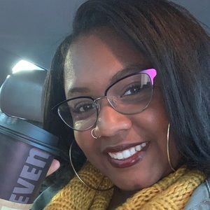 Meet your Posher, Trenee